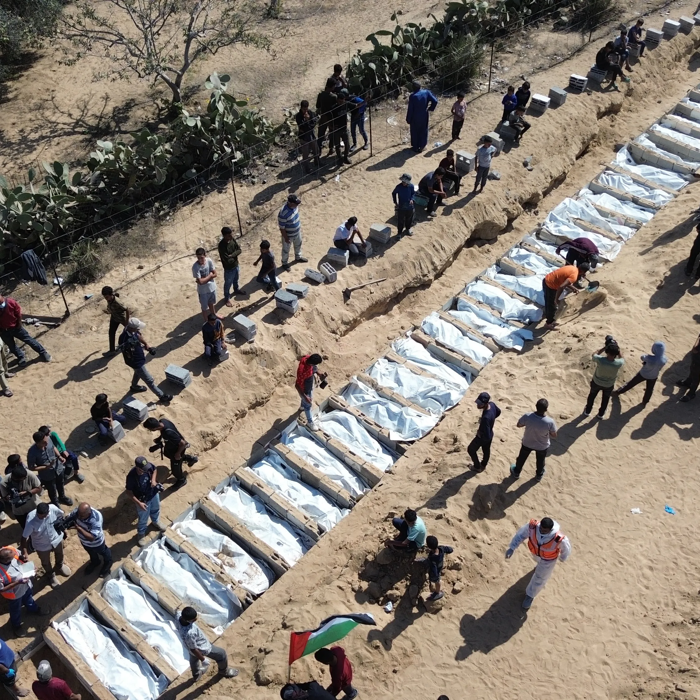 Gaza sta ancora aspettando di seppellire i suoi morti